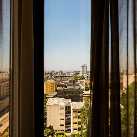 Hotel Crowne Plaza Porto By Ihg Exterior foto View from the window of a cell at the prison