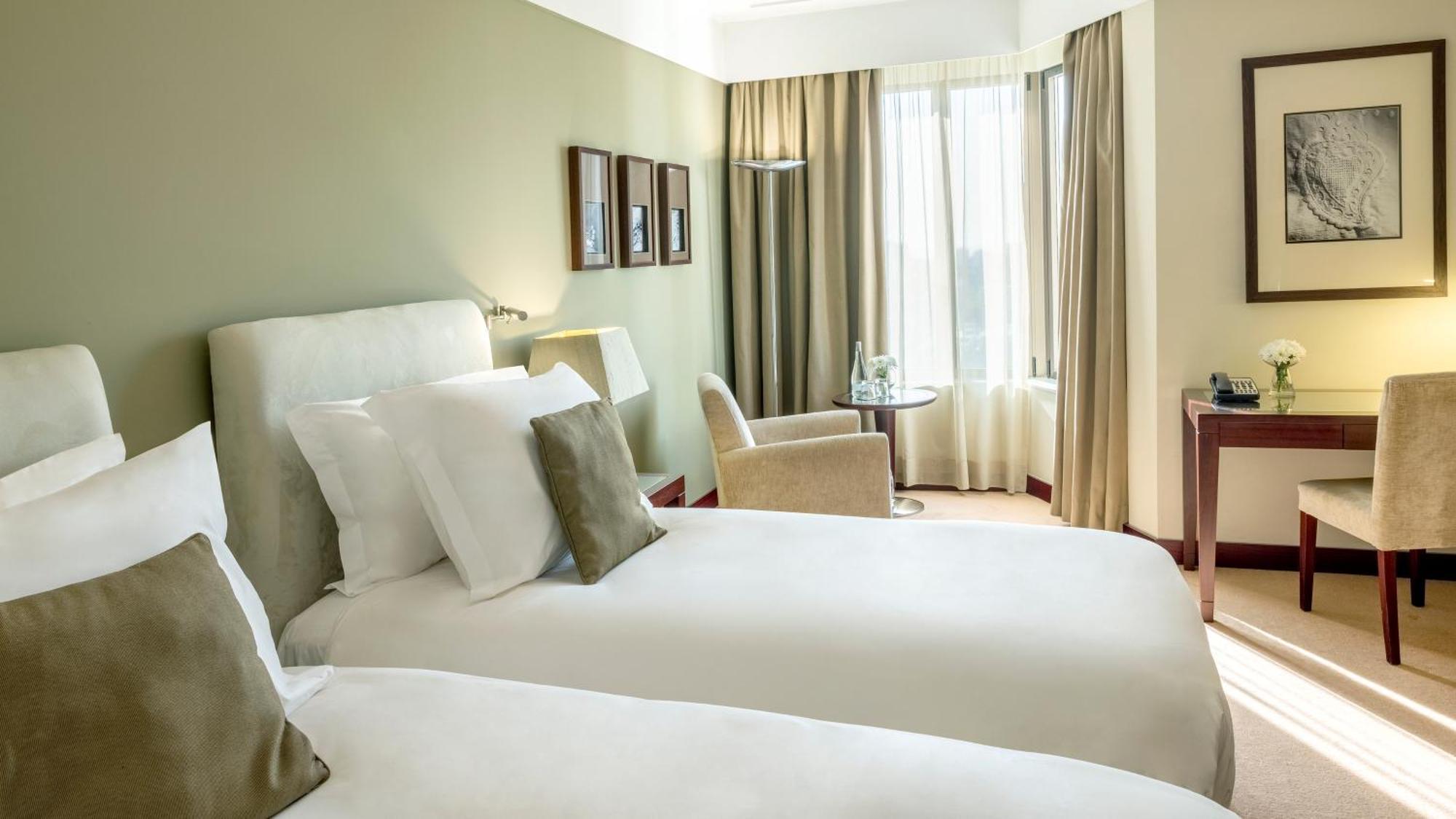 Hotel Crowne Plaza Porto By Ihg Exterior foto A typical room at the hotel