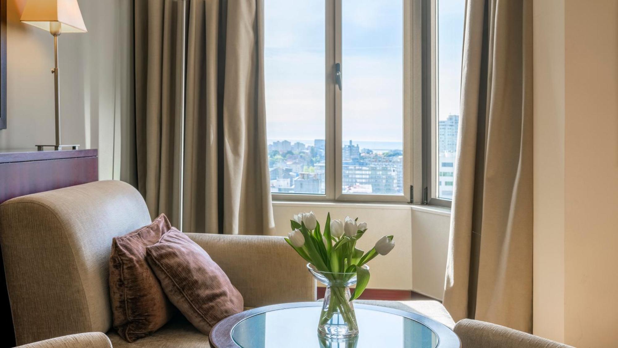 Hotel Crowne Plaza Porto By Ihg Exterior foto A room at the hotel