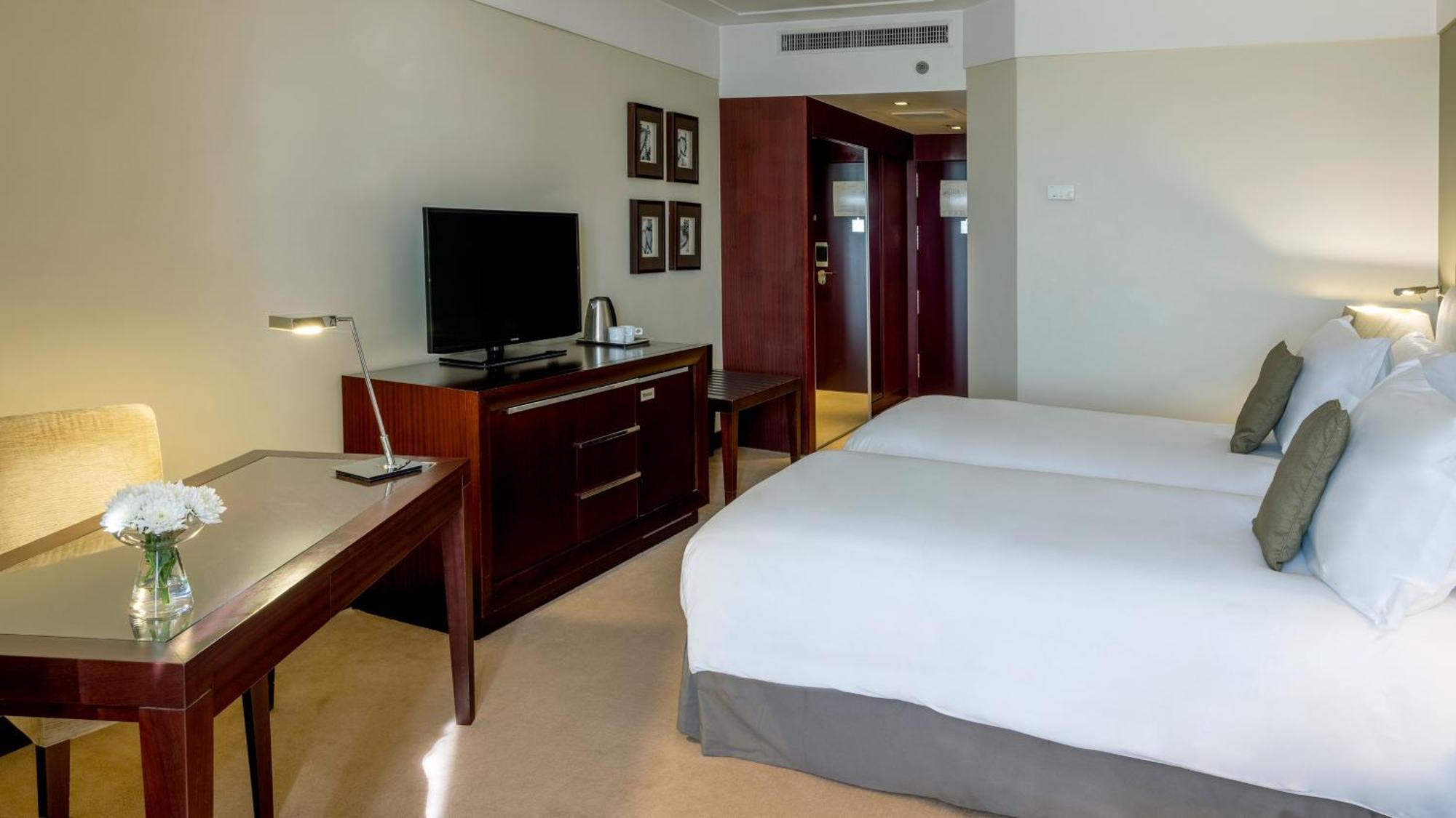 Hotel Crowne Plaza Porto By Ihg Exterior foto A room at the hotel