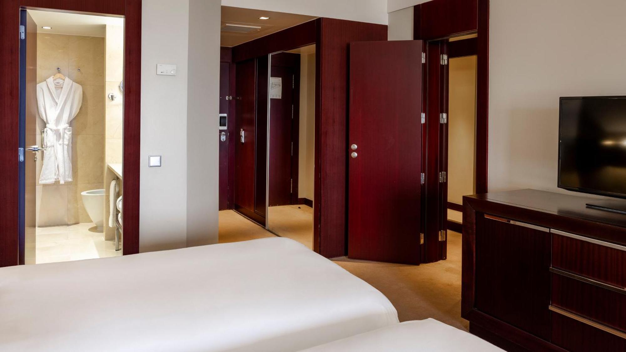 Hotel Crowne Plaza Porto By Ihg Exterior foto A room at the hotel