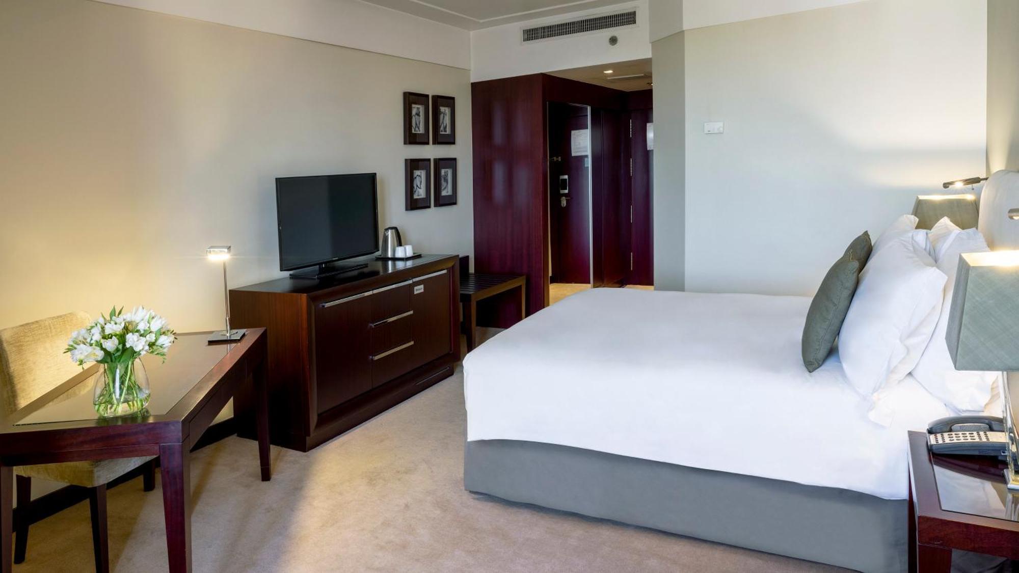 Hotel Crowne Plaza Porto By Ihg Exterior foto A room at the hotel