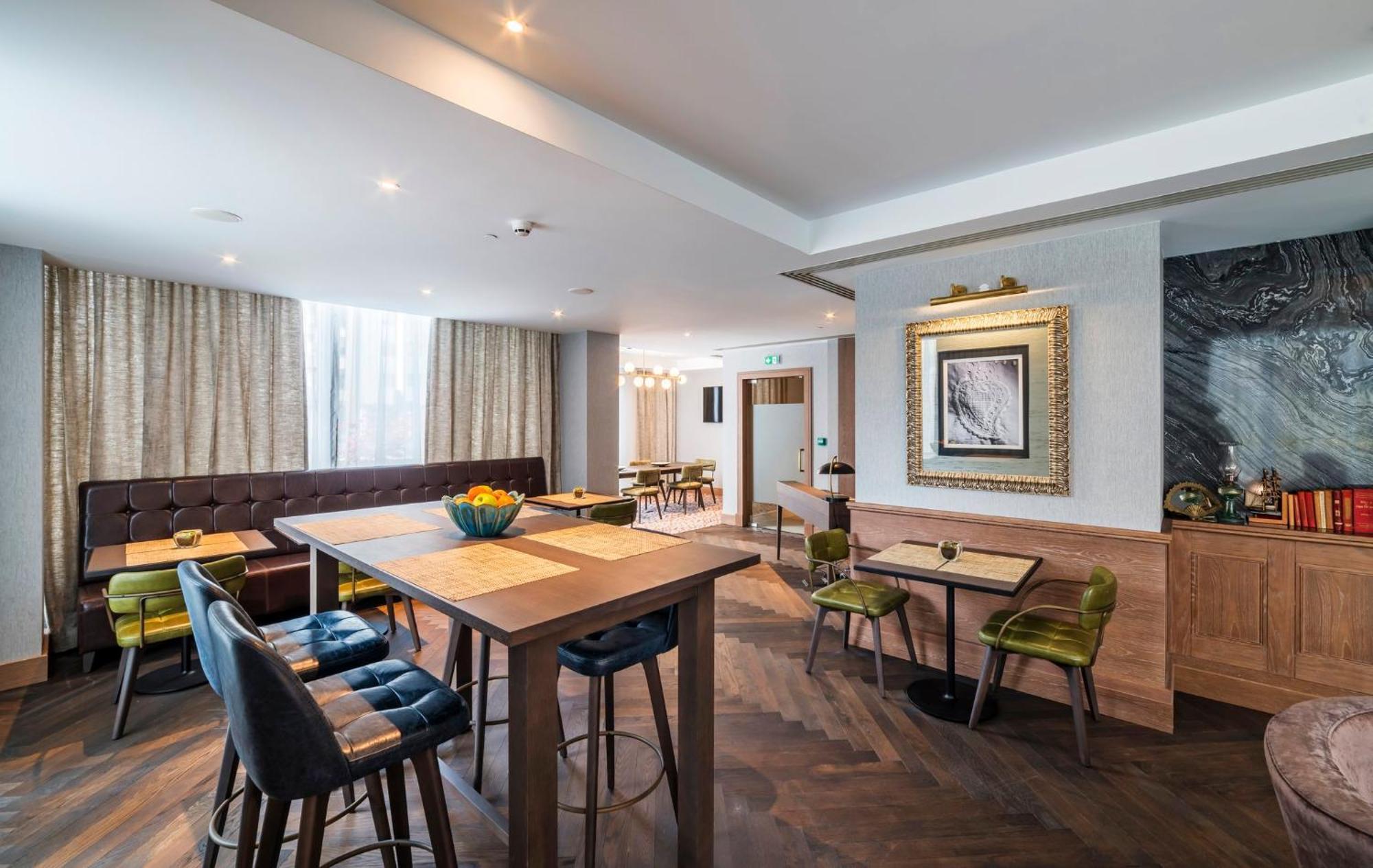 Hotel Crowne Plaza Porto By Ihg Exterior foto The Club at London Heathrow Airport
