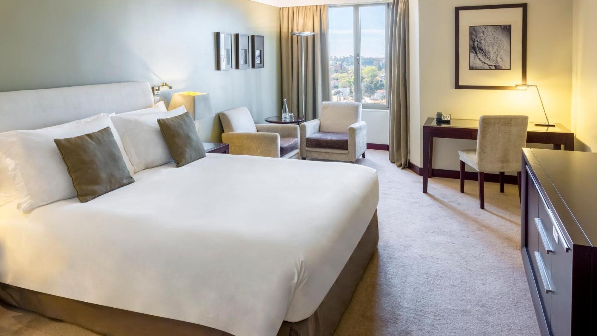Hotel Crowne Plaza Porto By Ihg Exterior foto A room at the hotel