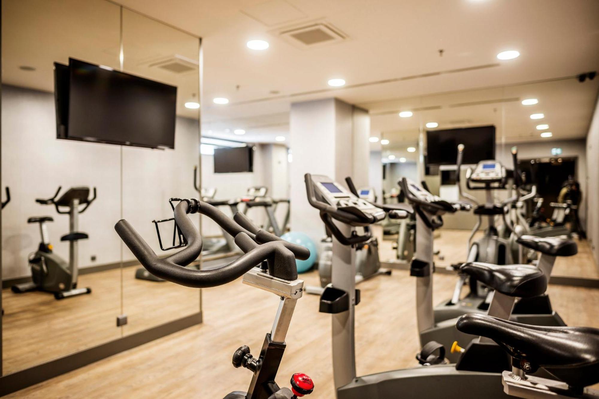 Hotel Crowne Plaza Porto By Ihg Exterior foto The gym at the hotel