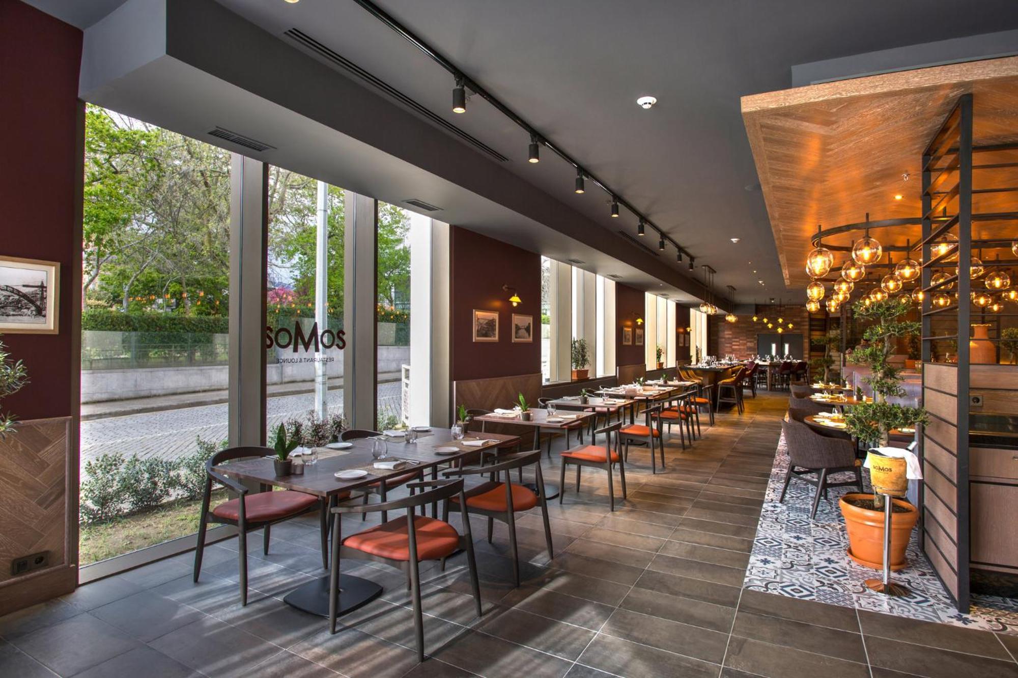 Hotel Crowne Plaza Porto By Ihg Exterior foto SOMOS Restaurant
