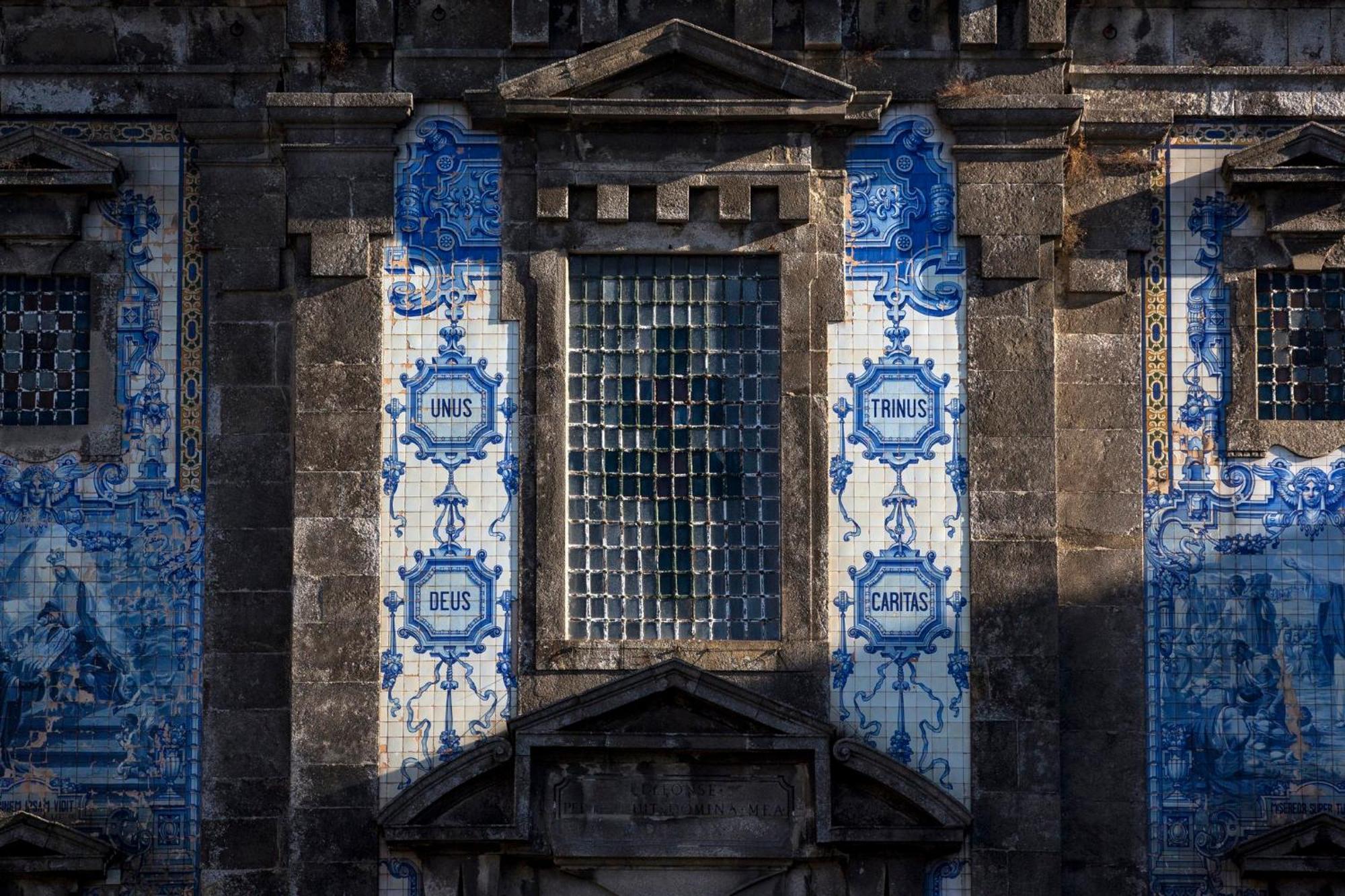 Hotel Crowne Plaza Porto By Ihg Exterior foto Azulejos in the facade of the church of São Francisco, in Coimbra, Portugal