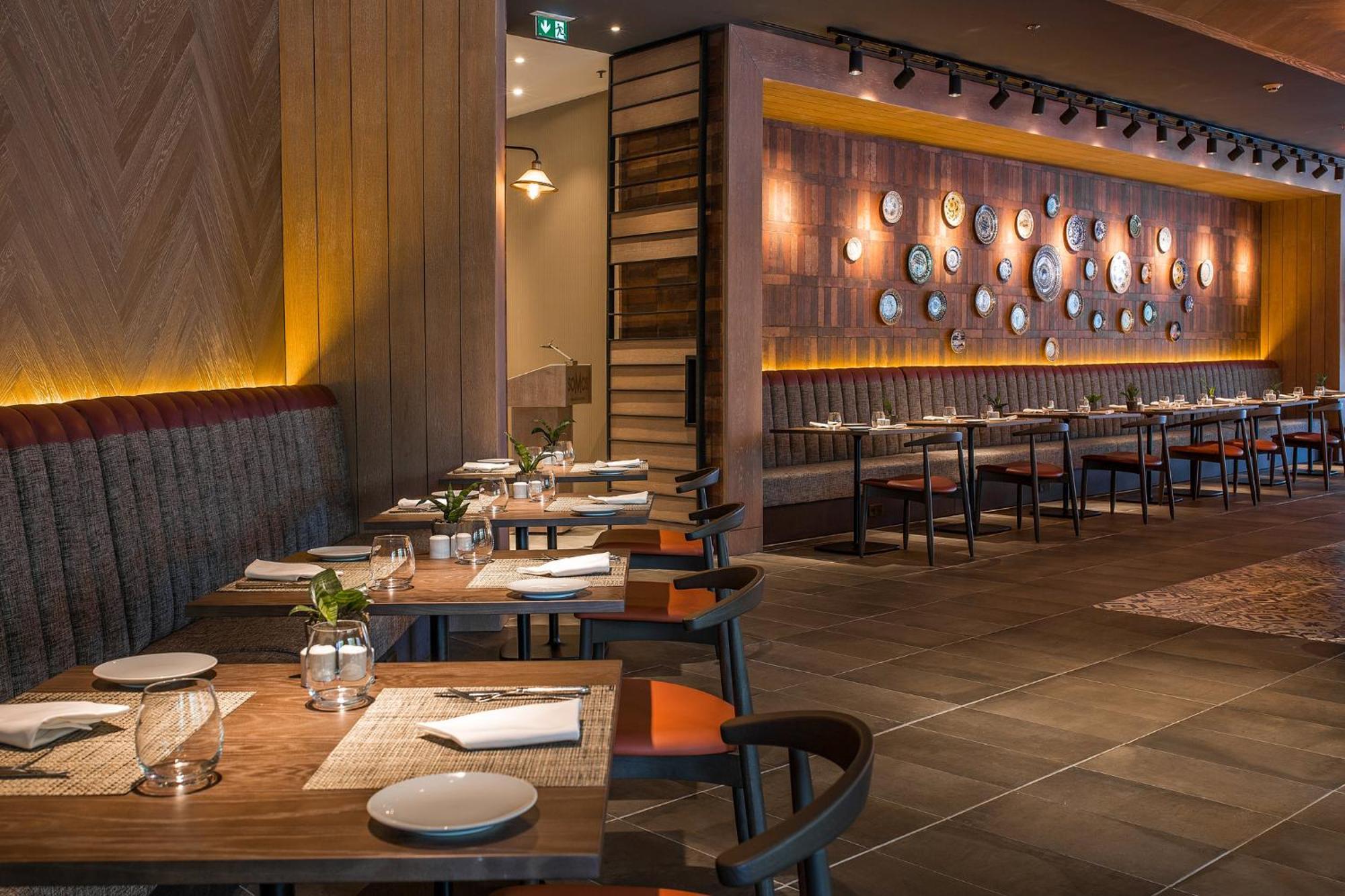 Hotel Crowne Plaza Porto By Ihg Exterior foto The interior of the restaurant