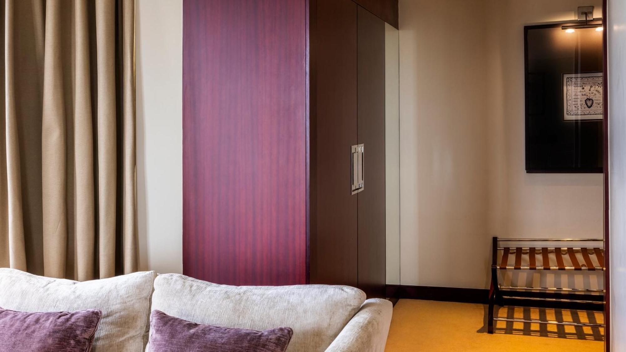 Hotel Crowne Plaza Porto By Ihg Exterior foto A wardrobe